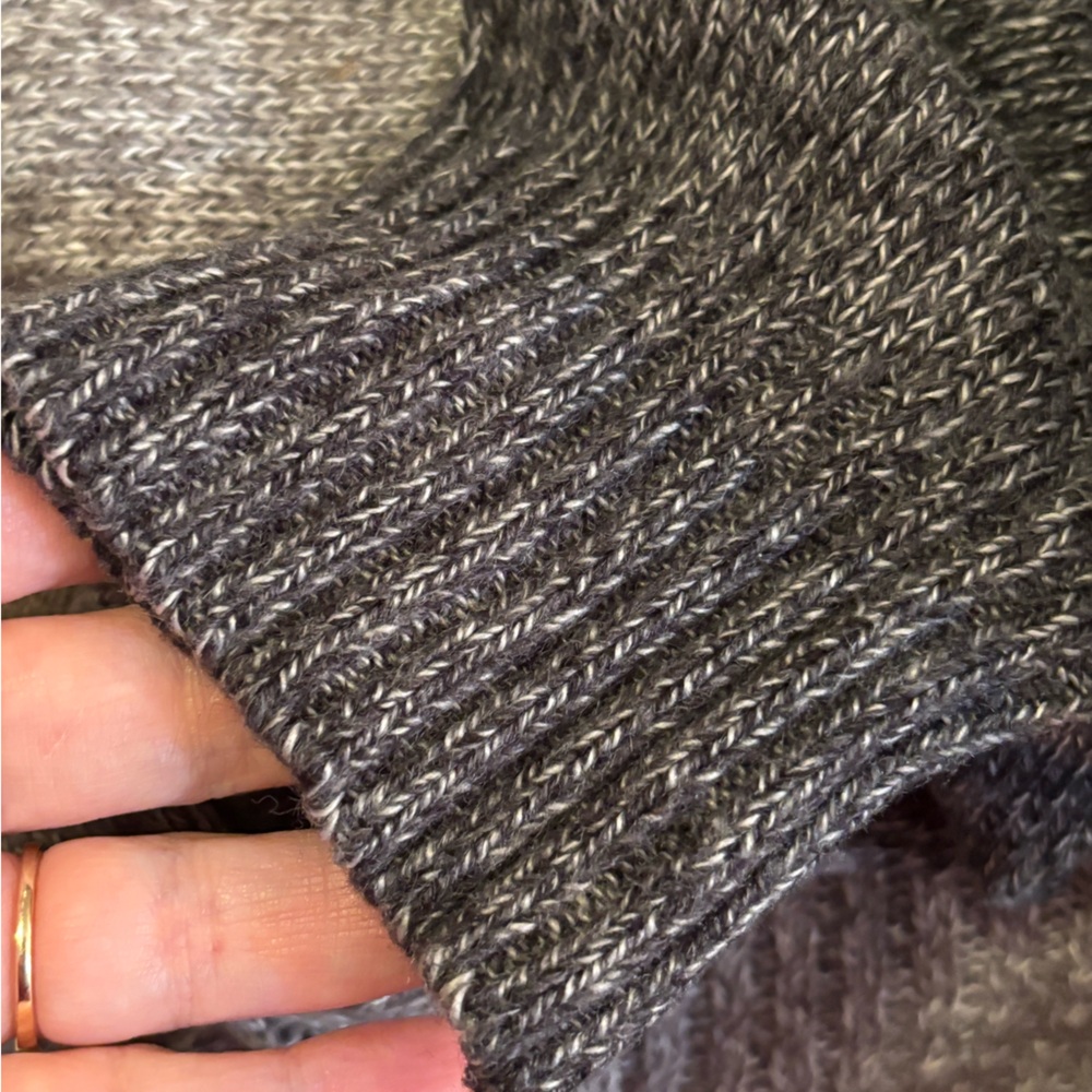 Mixed stitch color blocked sweater - Picture 5 of 5